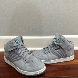Jordan flights grey and aqua